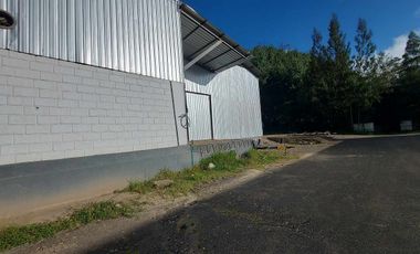 Complejo de Naves Bodegas Industriales de arriendo en Tarqui a 30 minutos de cuenca sector redondel Cumbe Tarqui Complejo industrial