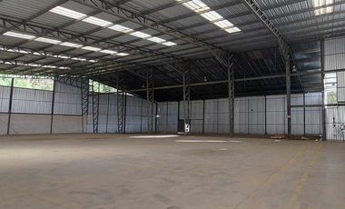 Complejo de Naves Bodegas Industriales de arriendo en Tarqui a 30 minutos de cuenca sector redondel Cumbe Tarqui Complejo industrial
