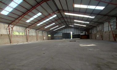 Complejo de Naves Bodegas Industriales de arriendo en Tarqui a 30 minutos de cuenca sector redondel Cumbe Tarqui Complejo industrial