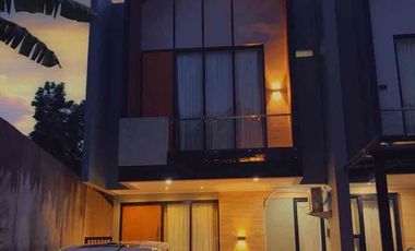 BAWAH HARGA PASAR Rumah Gaya Scandinavian  Siap Huni  dengan Private Pool dekat Toll Andara di Cipedak Jakarta Selatan