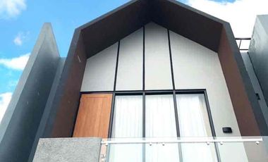 BAWAH HARGA PASAR Rumah Gaya Scandinavian  Siap Huni  dengan Private Pool dekat Toll Andara di Cipedak Jakarta Selatan