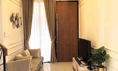 BAWAH HARGA PASAR Rumah Gaya Scandinavian  Siap Huni  dengan Private Pool dekat Toll Andara di Cipedak Jakarta Selatan