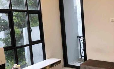 BAWAH HARGA PASAR Rumah Gaya Scandinavian  Siap Huni  dengan Private Pool dekat Toll Andara di Cipedak Jakarta Selatan