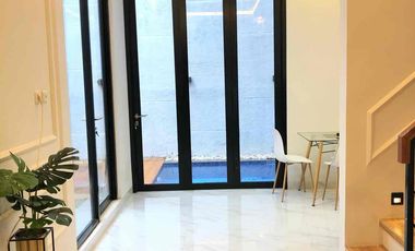 BAWAH HARGA PASAR Rumah Gaya Scandinavian  Siap Huni  dengan Private Pool dekat Toll Andara di Cipedak Jakarta Selatan