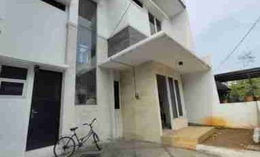 rumah 2lt 4 kamar
di grand galaxy - Bekasi Selatan
