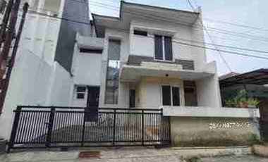 rumah 2lt 4 kamar
di grand galaxy - Bekasi Selatan