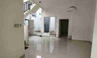 rumah 2lt 4 kamar
di grand galaxy - Bekasi Selatan