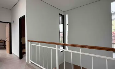 Dijual Rumah Lebak Bulus Baru Brand New House Desain Mewah  dekat Pintu Tol Jakarta Selatan