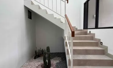 Dijual Rumah Lebak Bulus Baru Brand New House Desain Mewah  dekat Pintu Tol Jakarta Selatan