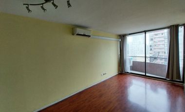 Cómodo departamento 2 dormitorios 2 baños vista oriente calle huérfanos metro santa ana