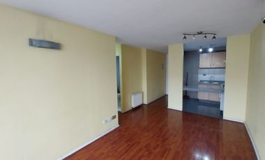 Cómodo departamento 2 dormitorios 2 baños vista oriente calle huérfanos metro santa ana