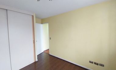 Cómodo departamento 2 dormitorios 2 baños vista oriente calle huérfanos metro santa ana