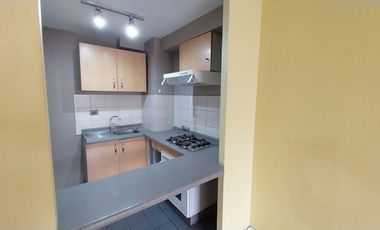 Cómodo departamento 2 dormitorios 2 baños vista oriente calle huérfanos metro santa ana