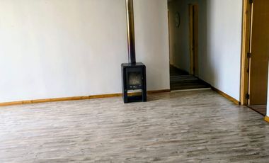 Se vende parcela 5000 m2 con casa 315 m2 en Pelarco