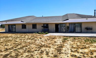 Se vende parcela 5000 m2 con casa 315 m2 en Pelarco