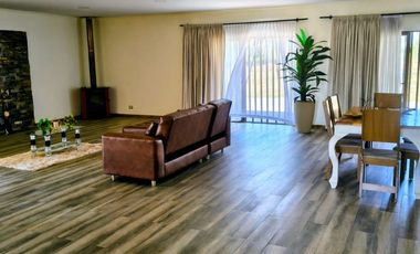 Se vende parcela 5000 m2 con casa 315 m2 en Pelarco