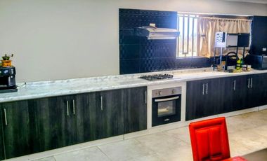 Se vende parcela 5000 m2 con casa 315 m2 en Pelarco