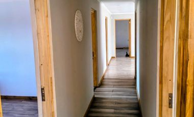 Se vende parcela 5000 m2 con casa 315 m2 en Pelarco