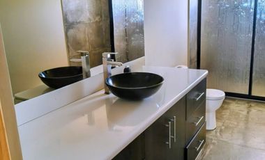 Se vende parcela 5000 m2 con casa 315 m2 en Pelarco