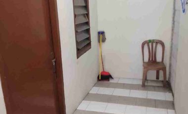 Di sewakan kost kostan murah dan nyaman dekat jalan raya utama di jl.sersan aning depok