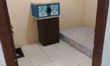 Di sewakan kost kostan murah dan nyaman dekat jalan raya utama di jl.sersan aning depok