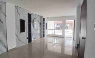 Area alquila Casa con acabados de lujo en Barrio Santa Clara.  2 parqueaderos.