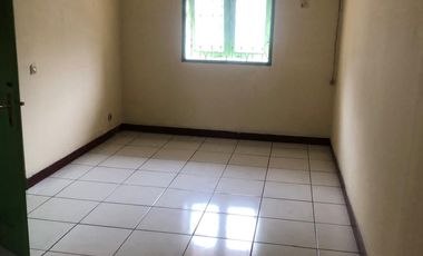 Disewa Rumah 1,5 Lantai Siap Huni Taman Semanan Kalideres Jakarta Barat Dekat Kolam Renang Bagus