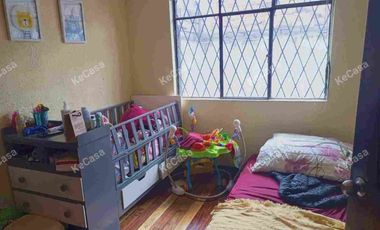 VENDO CASA !144m2 a pasos Av Cóndor Ñan, amplio lote a 5 mnts Metro Quitumbe. BARRIO MUYULLACTA-QUITUMBE