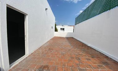 Local en renta en planta alta frente a la upaep cholula Puebla