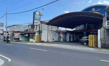 DIJUAL CEPAT GEDUNG SERBAGUNA EX TEPI JLN PARANGTRITIS KM9