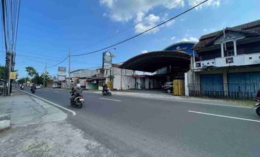 DIJUAL CEPAT GEDUNG SERBAGUNA EX TEPI JLN PARANGTRITIS KM9