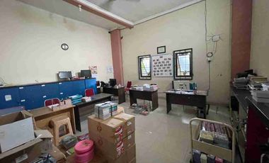 DIJUAL CEPAT GEDUNG SERBAGUNA EX TEPI JLN PARANGTRITIS KM9