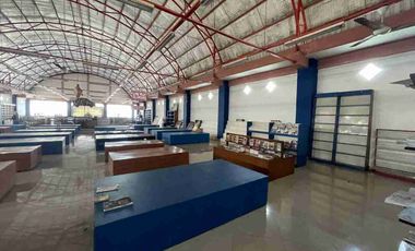 DIJUAL CEPAT GEDUNG SERBAGUNA EX TEPI JLN PARANGTRITIS KM9