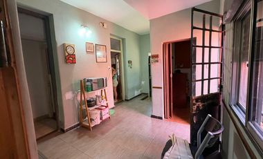 VENTA – Casa 2 dormitorios al frente,  Saavedra al 600 – Rosario