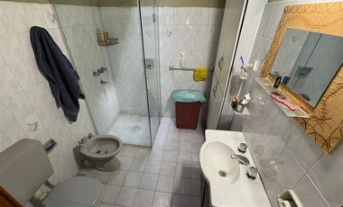 VENTA – Casa 2 dormitorios al frente,  Saavedra al 600 – Rosario