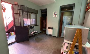 VENTA – Casa 2 dormitorios al frente,  Saavedra al 600 – Rosario