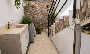 TRIPLEX EN VENTA EN SANTA BEATRIZ CERCADO DE LIMA