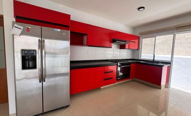 Casa en Renta en Pedregal II con amplio jardín.