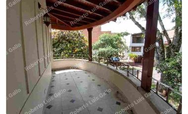 Se Vende o se Permuta Casa Unifamiliar Esquinera en el Barrio Simón Bolivar