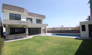 CASA EN VENTA EN FRACCIONAMIENTO LOMAS DE COCOYOC, MORELOS