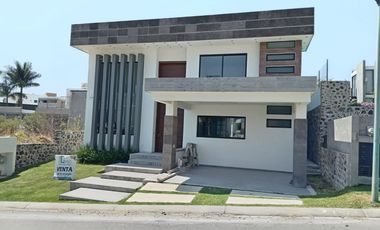CASA EN VENTA EN FRACCIONAMIENTO LOMAS DE COCOYOC, MORELOS