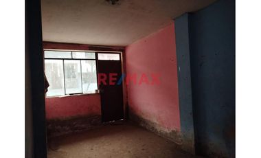 Se Vende Casa Como Terreno En Ocasion A 1 Cuadra De La Avenida Principal