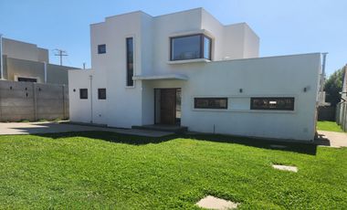 Se arrienda hermosa casa en Mirador de Nogales, Machali