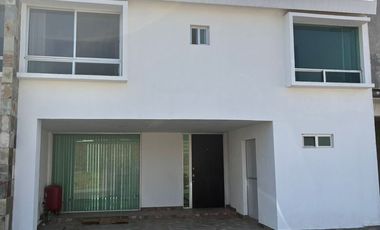 VENTA DE CASA EN FRACCIONAMIENTO ENTRE ALAMEDAS ATLIXCO, PUEBLA