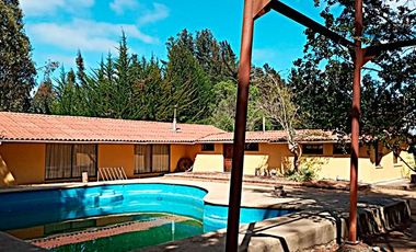 Parcela 6.500 m² con Casa 197 m² y piscina– Algarrobo – Ruta F-90