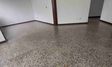 VENDO APARTAMENTO DE UN PRIMER PISO EN EL CONJUNTO CERRADO EL PRADO.