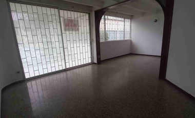 VENDO APARTAMENTO DE UN PRIMER PISO EN EL CONJUNTO CERRADO EL PRADO.