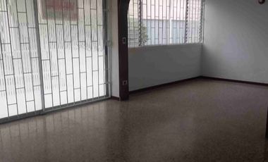 VENDO APARTAMENTO DE UN PRIMER PISO EN EL CONJUNTO CERRADO EL PRADO.