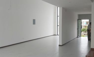 VENTA DE CASA EN URBANIZACIÓN CIUDAD DEL MAR AL SUR DE MANTA, VIA SAN MATEO