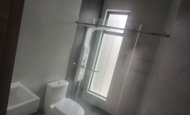 VENTA DE CASA EN URBANIZACIÓN CIUDAD DEL MAR AL SUR DE MANTA, VIA SAN MATEO